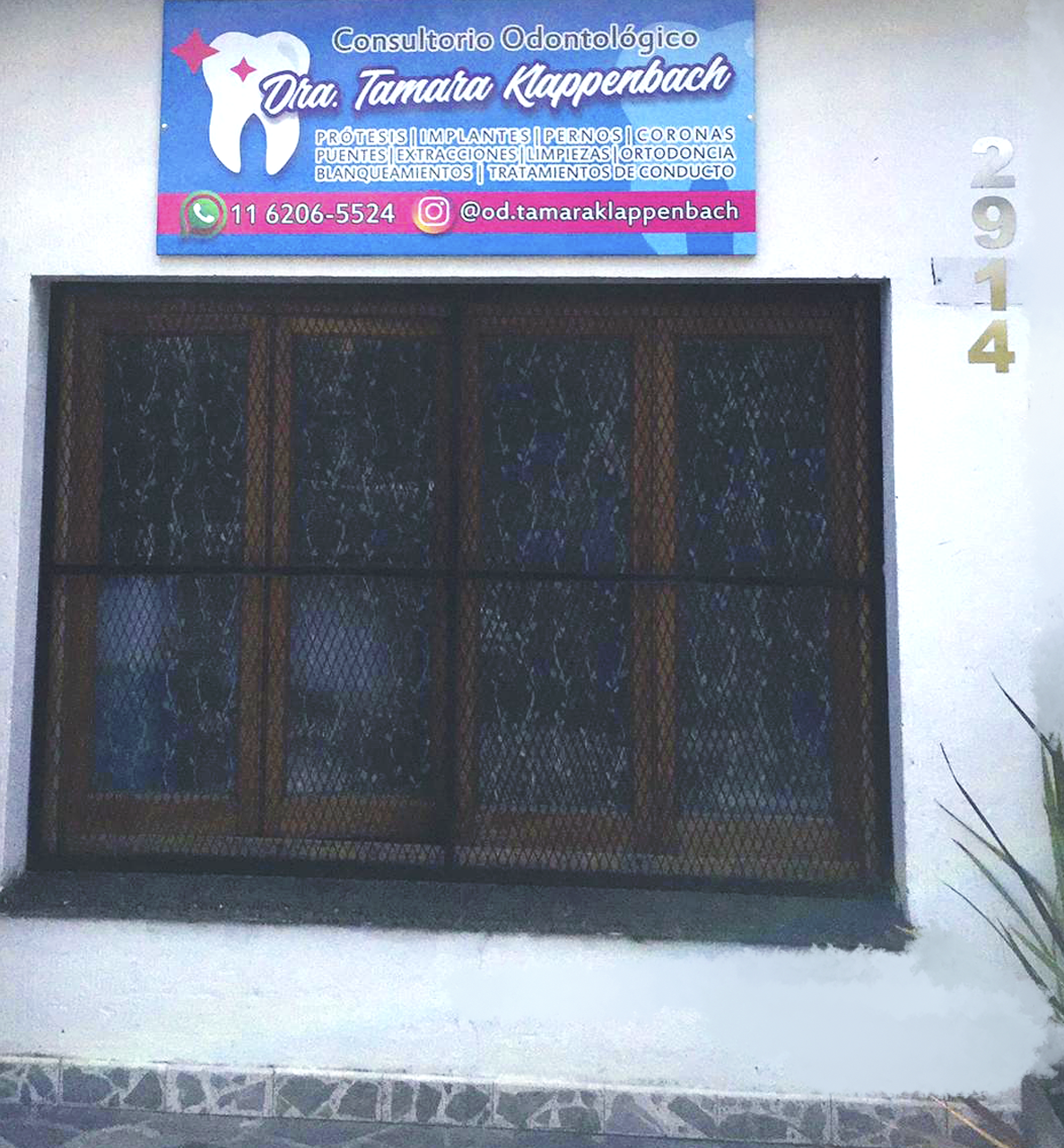Cartel de ingreso del consultorio odontológico